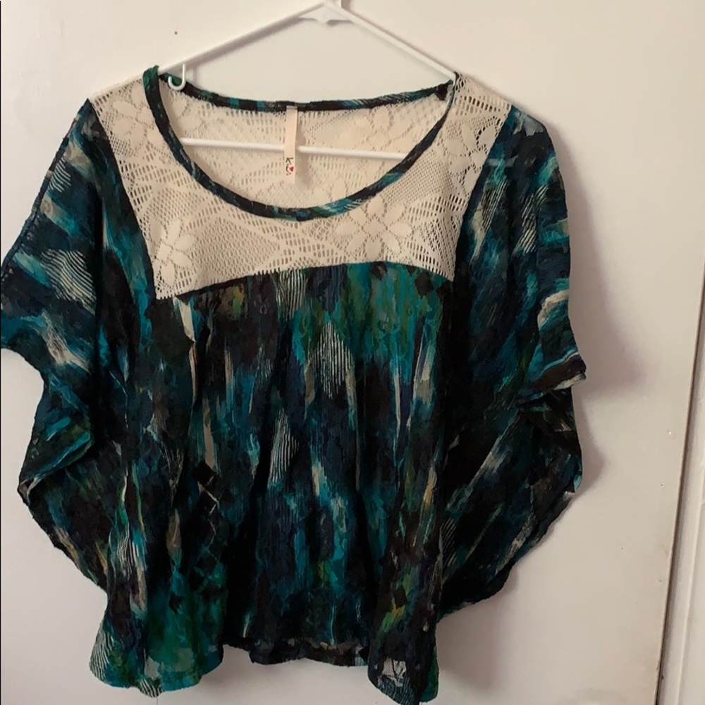 💥3/$15 Multicolored shirt